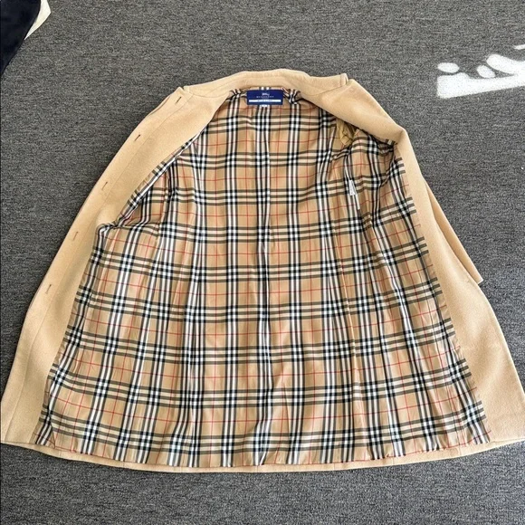 Burberry Camel Coat with Iconic Plaid Lining - Picture 3 of 5